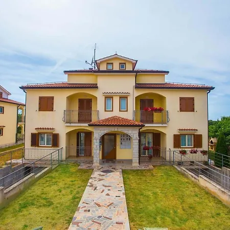 Apartman Lorena Radosi With Balcony