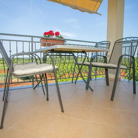 Lorena Radosi With Balcony