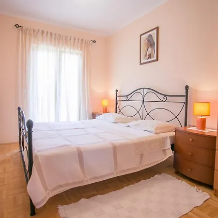 Apartman Lorena Radosi With Balcony Poreč